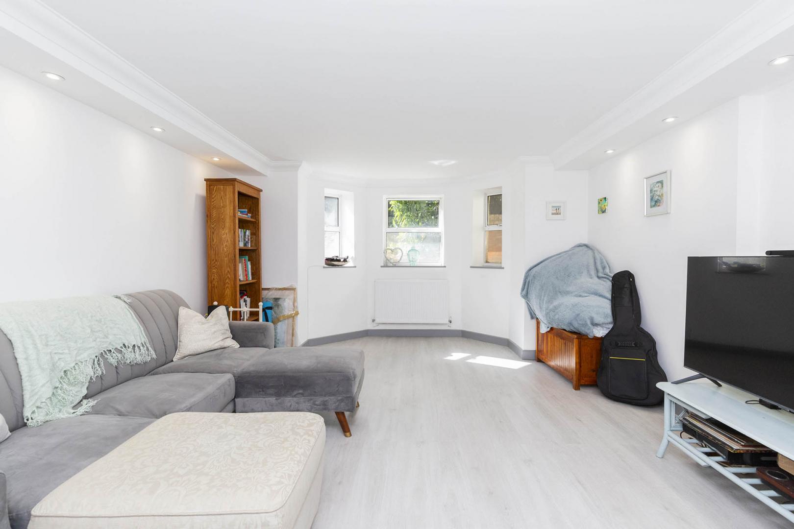 Modern and Central Apartment Fairhazel Gardens, South Hampstead